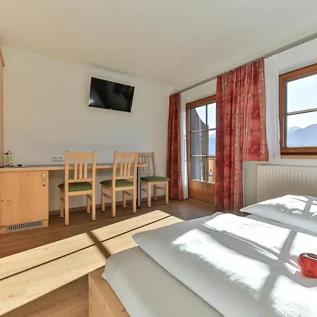 Joergishof Çiftlik konaklama