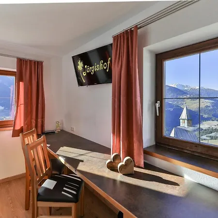 Joergishof Çiftlik konaklama *